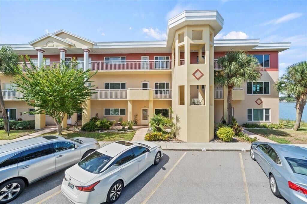 Property Photo:  2022 Camelot Drive 37  FL 33763 