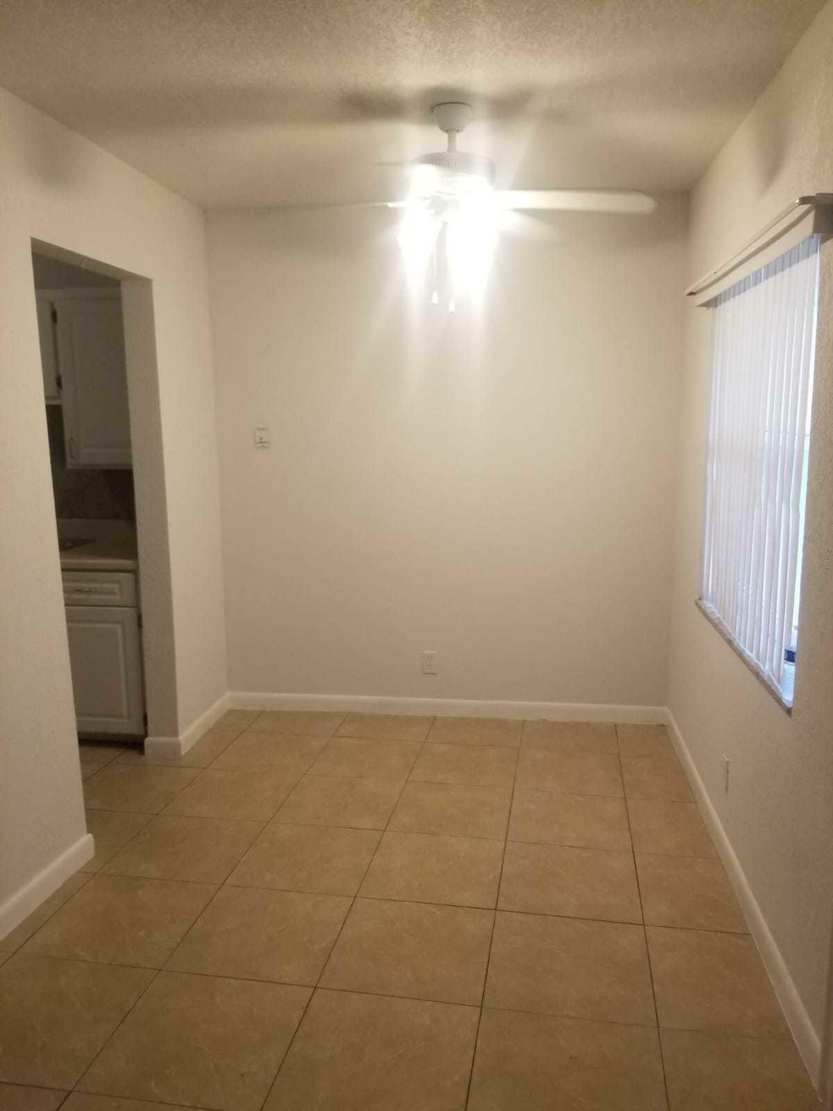 Property Photo:  827 NW 1st Avenue 3  FL 33311 