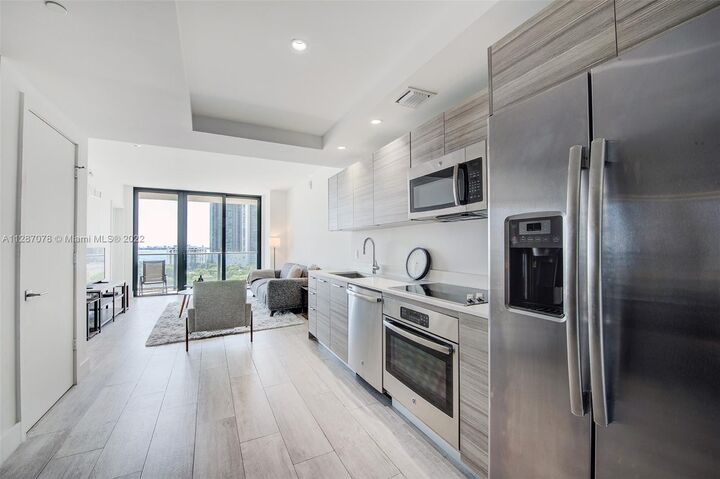 Property Photo: 121 NE 34th St 1106 FL 33137