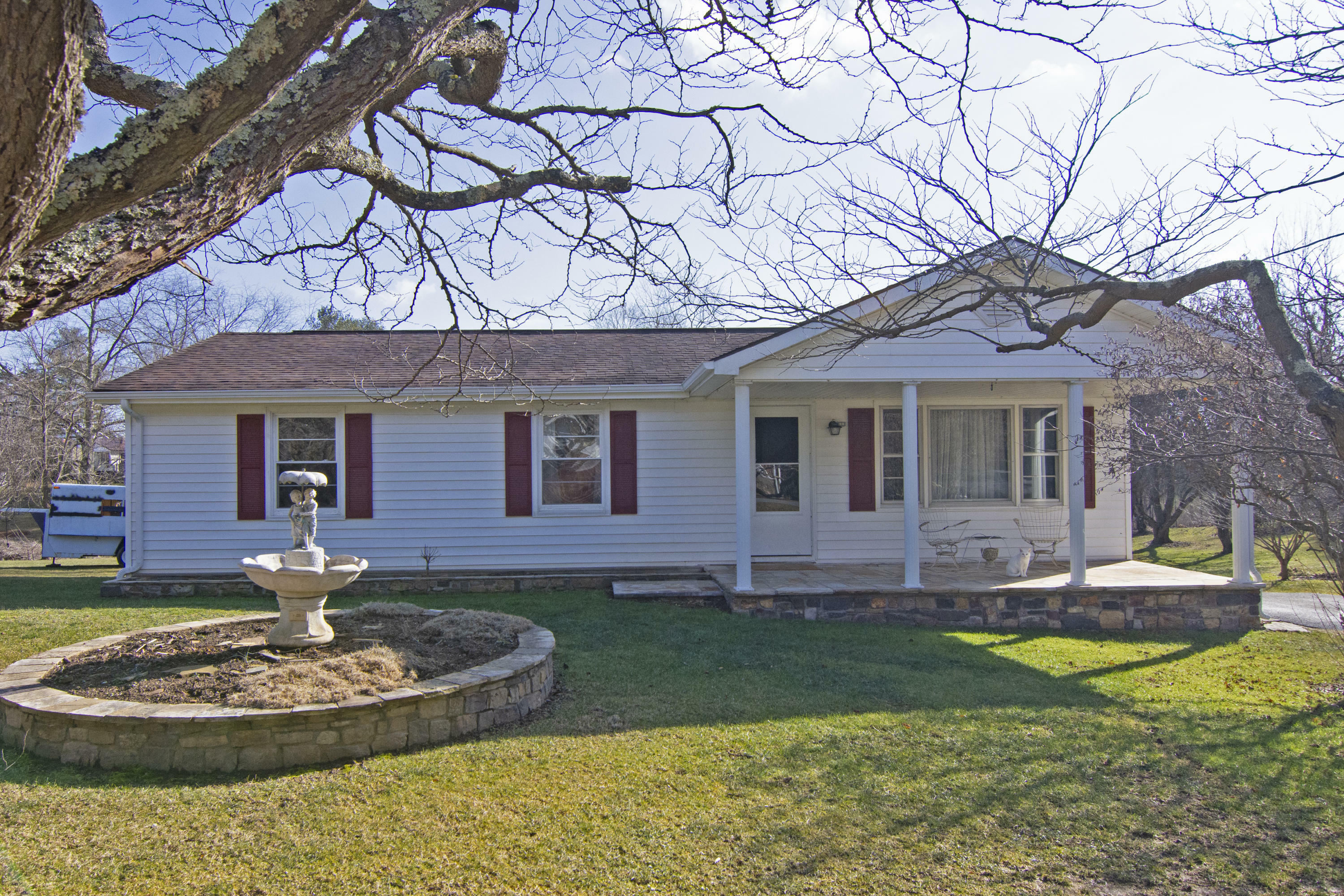 Property Photo:  105 Hancock St  WV 24983 