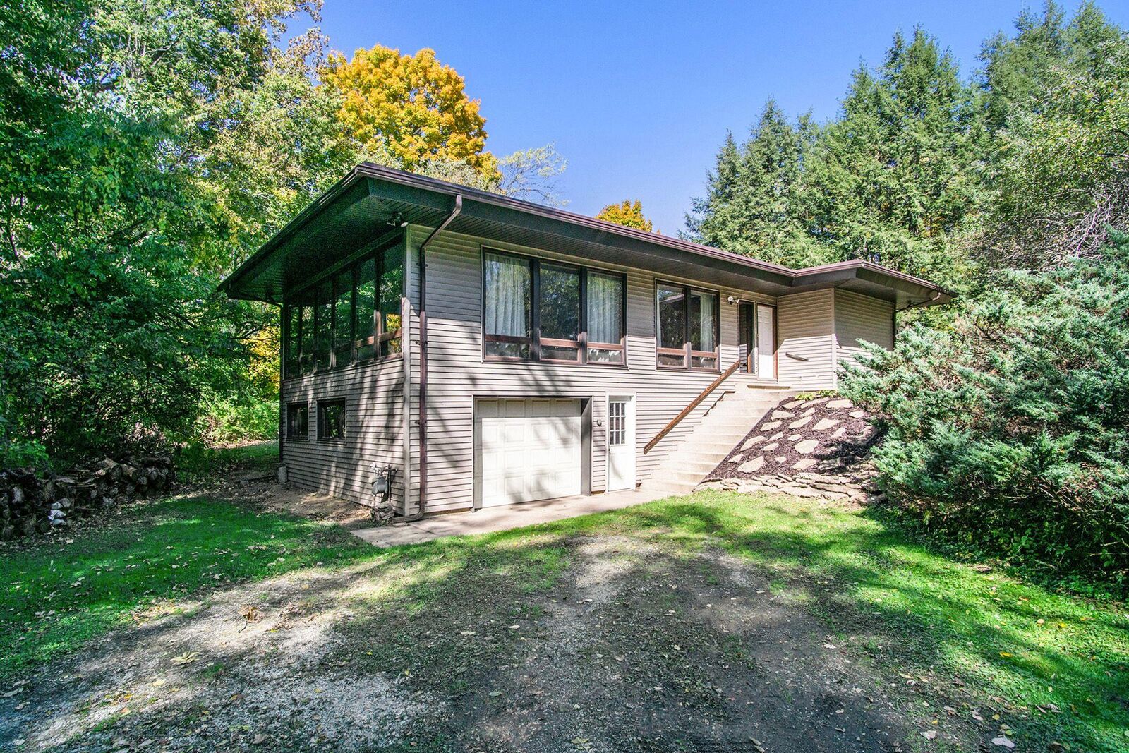 Property Photo: 1616 Bond Street MI 49120