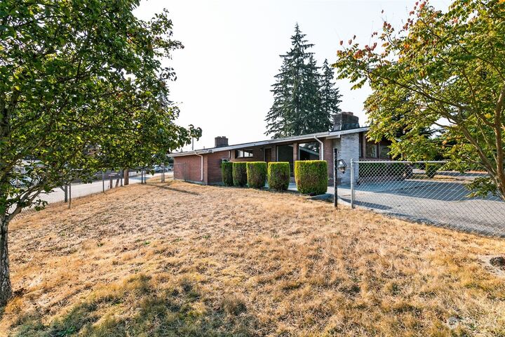 Property Photo: 6012 Rockefeller Avenue WA 98203