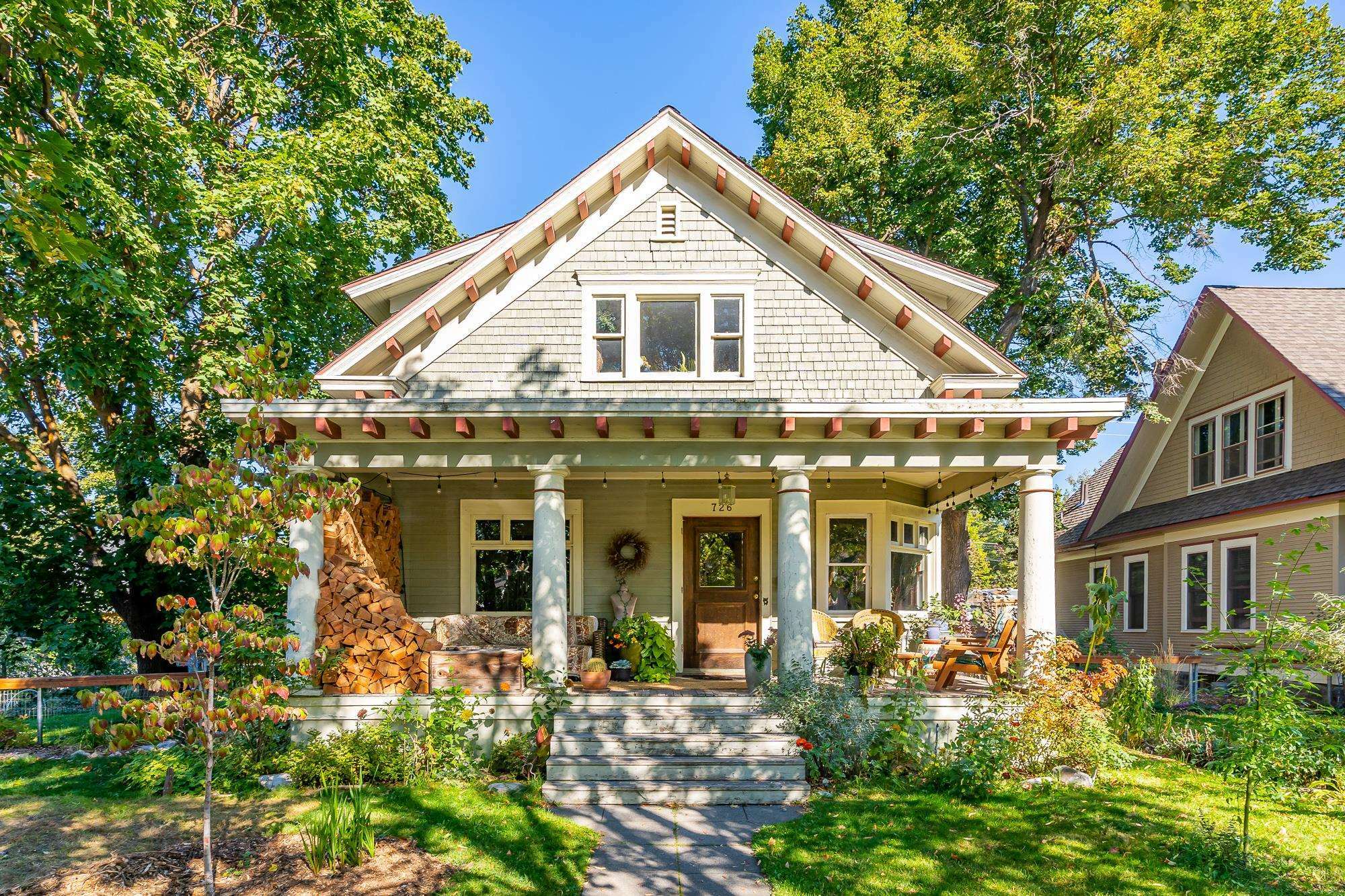Property Photo: 726 W Park Pl WA 99205