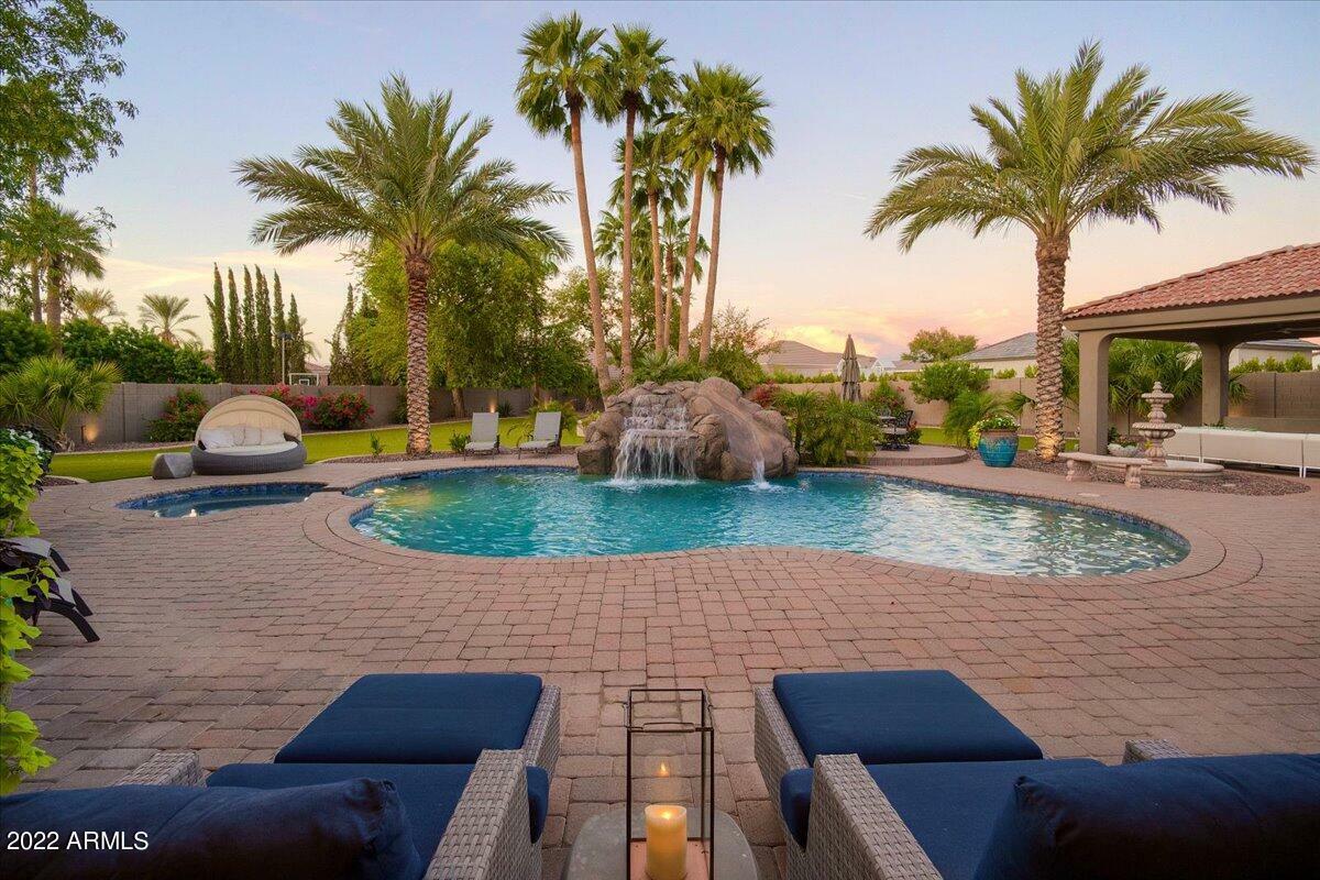 Property Photo: 2553 N Maple Street AZ 85215