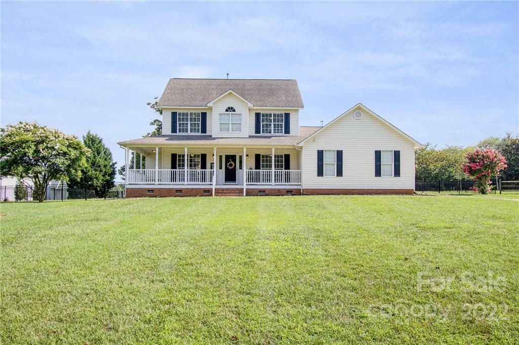 Property Photo: 1302 Gracebrook Drive NC 28147