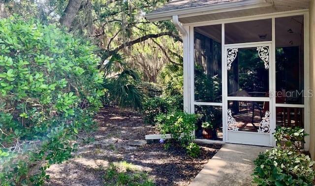 Property Photo:  1323 Red Oak Lane  FL 33948 