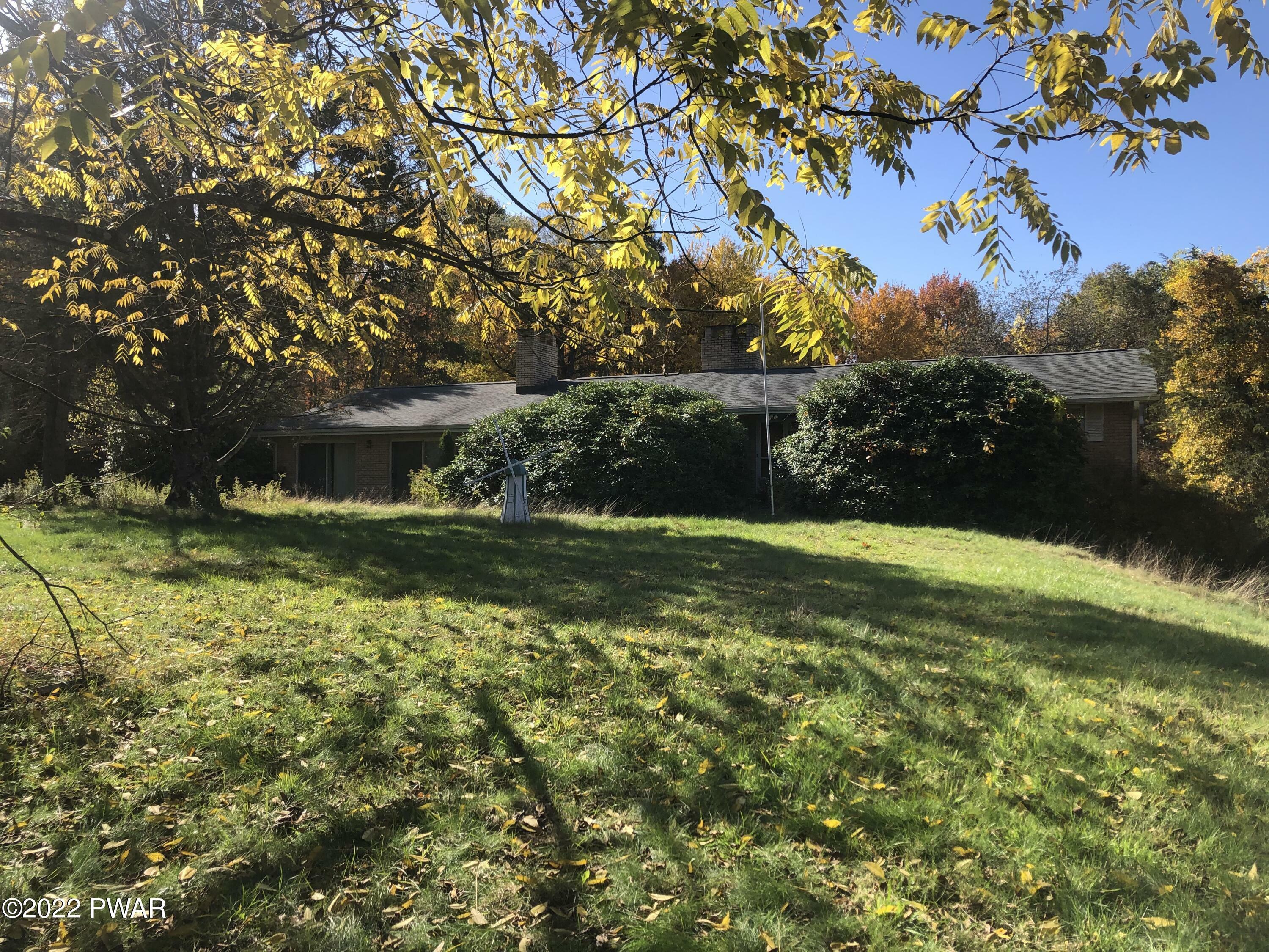 Property Photo:  186 Owego Turnpike  PA 18458 