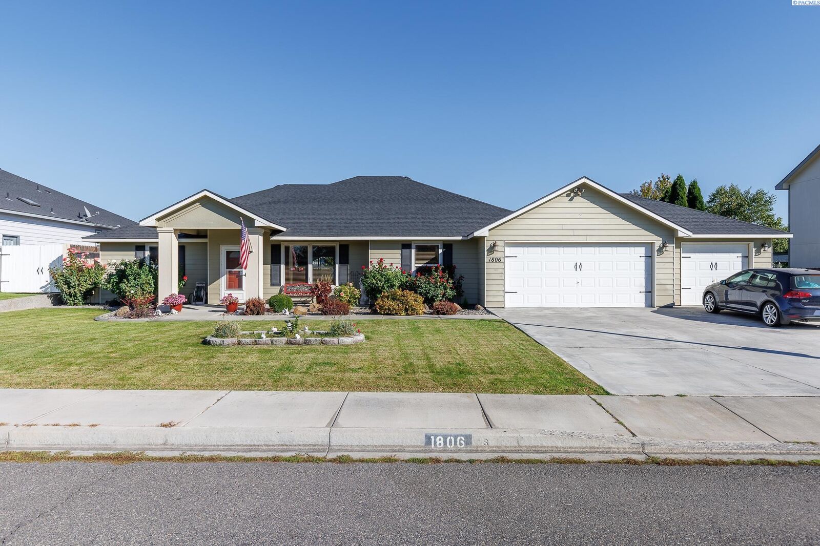 Property Photo: 1806 Ironwood Ave WA 99353