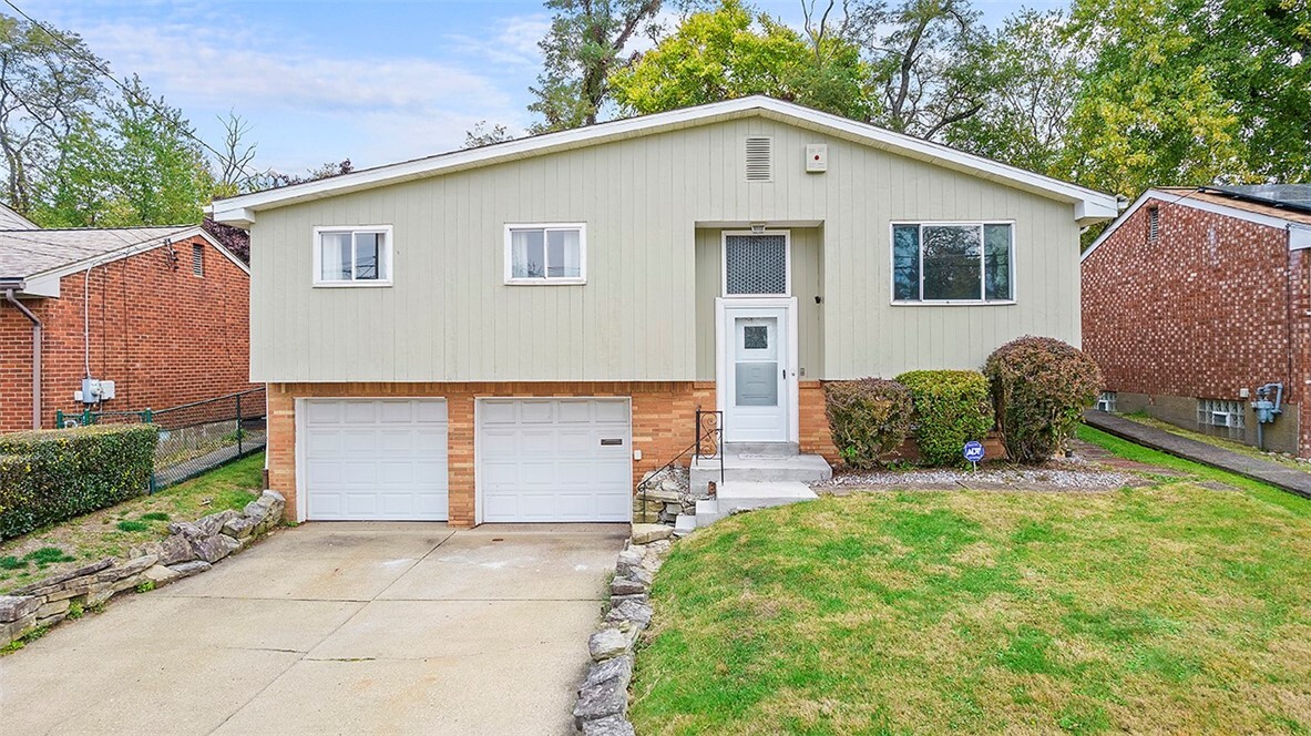 Property Photo:  2020 Calistoga Place  PA 15221 
