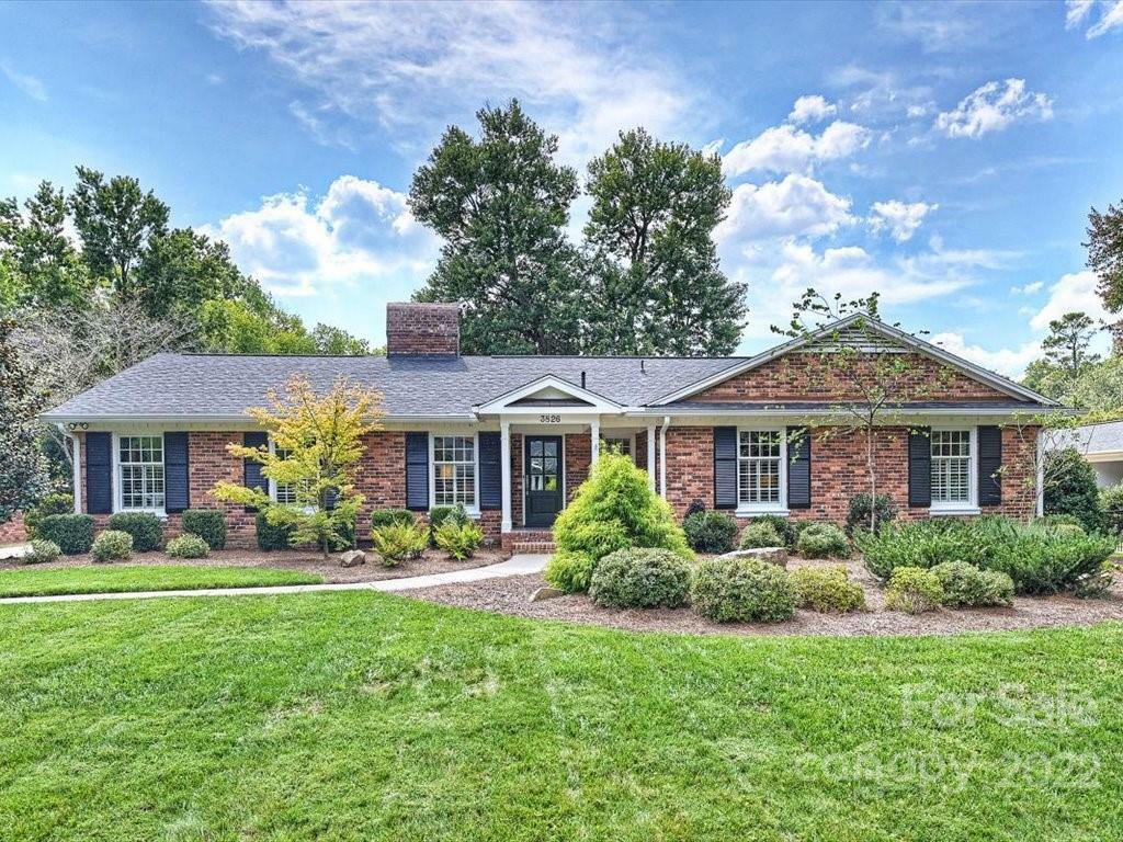 Property Photo: 3826 Warrington Drive NC 28211
