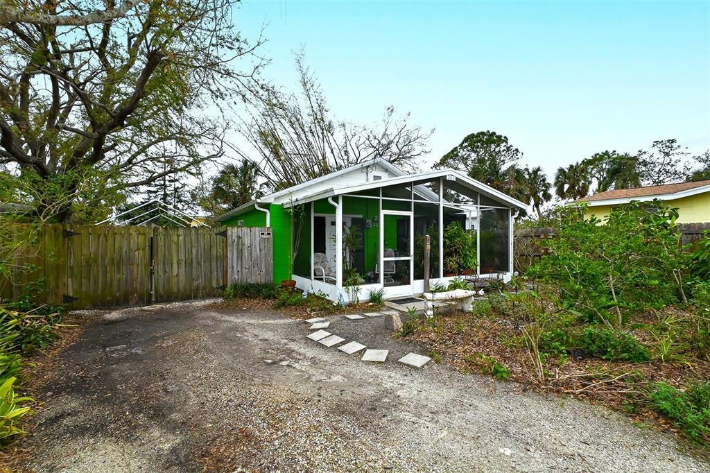 Property Photo:  280 S Maple Street  FL 34223 