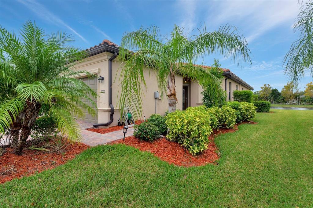 Property Photo:  6666 Willowshire Way  FL 34212 