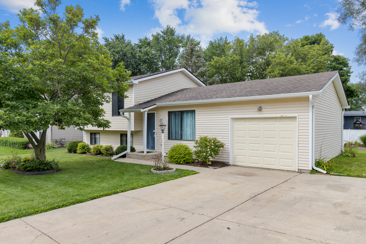 Property Photo: 1919 Julie Street IL 60098