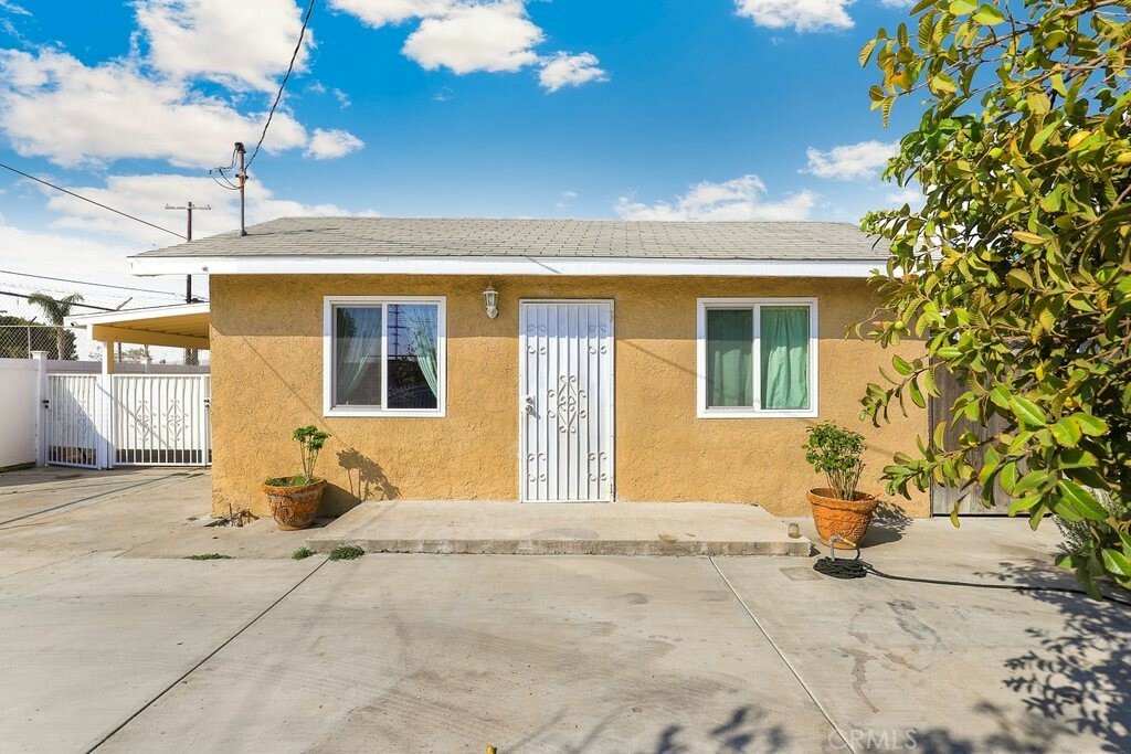 Property Photo:  1011 Eubank Avenue  CA 90744 