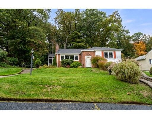 Property Photo: 17 Claridge Dr MA 01602