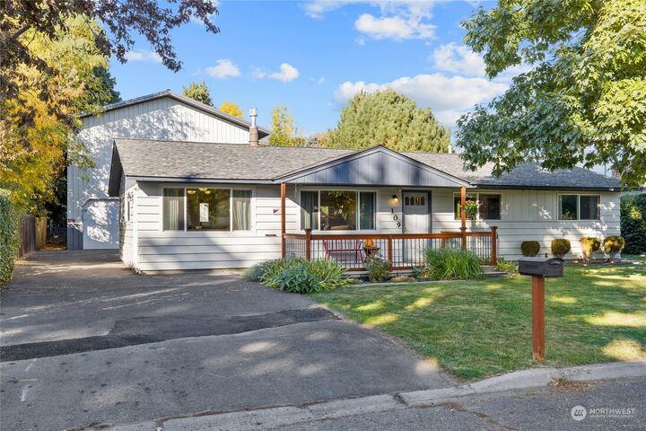 Property Photo: 109 E 17th Avenue WA 98926