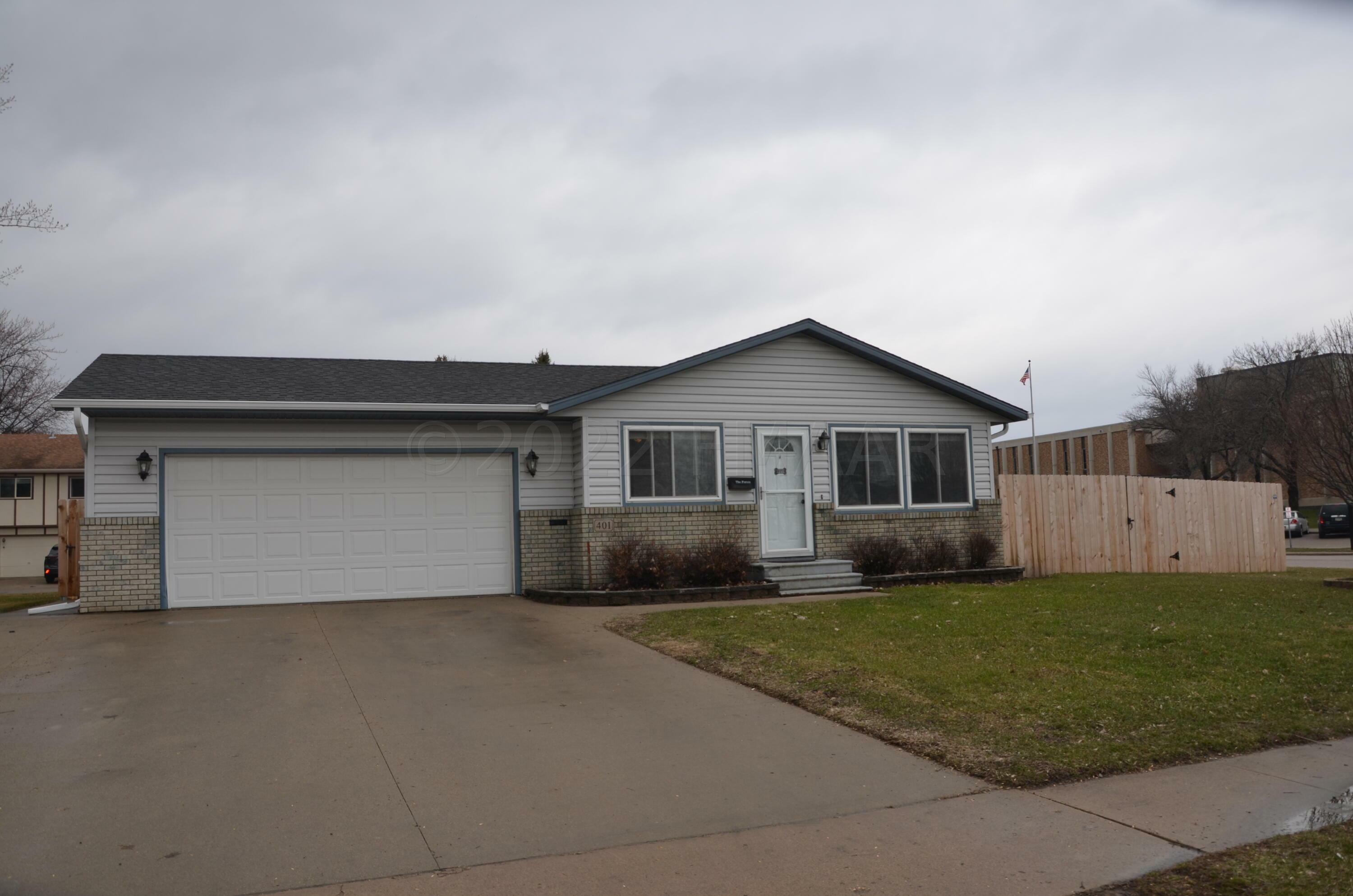 401 Oak Way  Moorhead MN 56560 photo