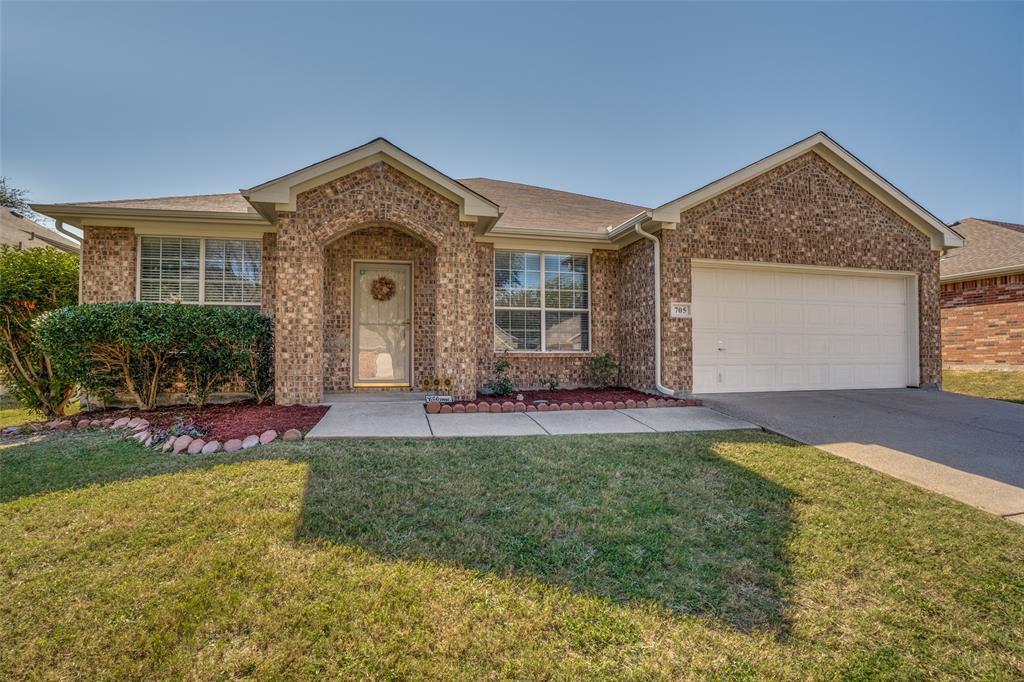Property Photo: 705 Fannin Lane TX 76063