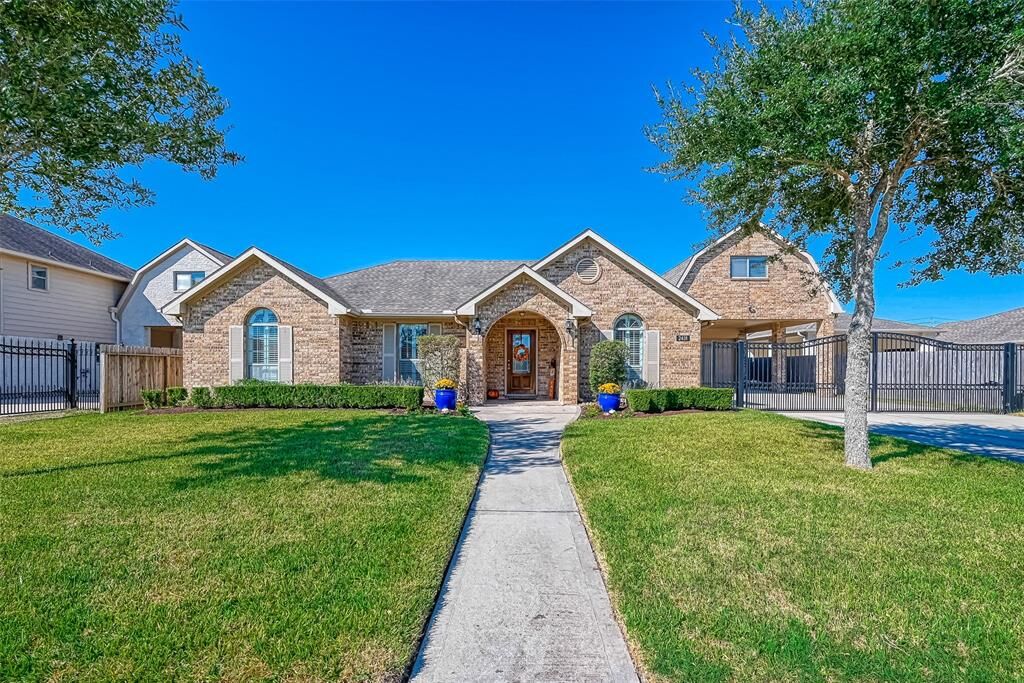 Property Photo:  2418 Florence Drive  TX 77573 