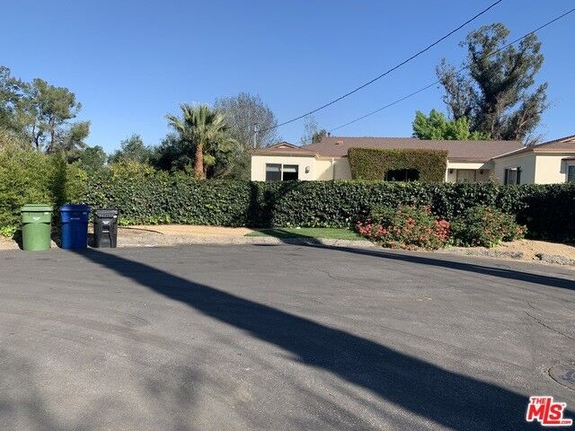 Property Photo:  5340 Aura Avenue  CA 91356 