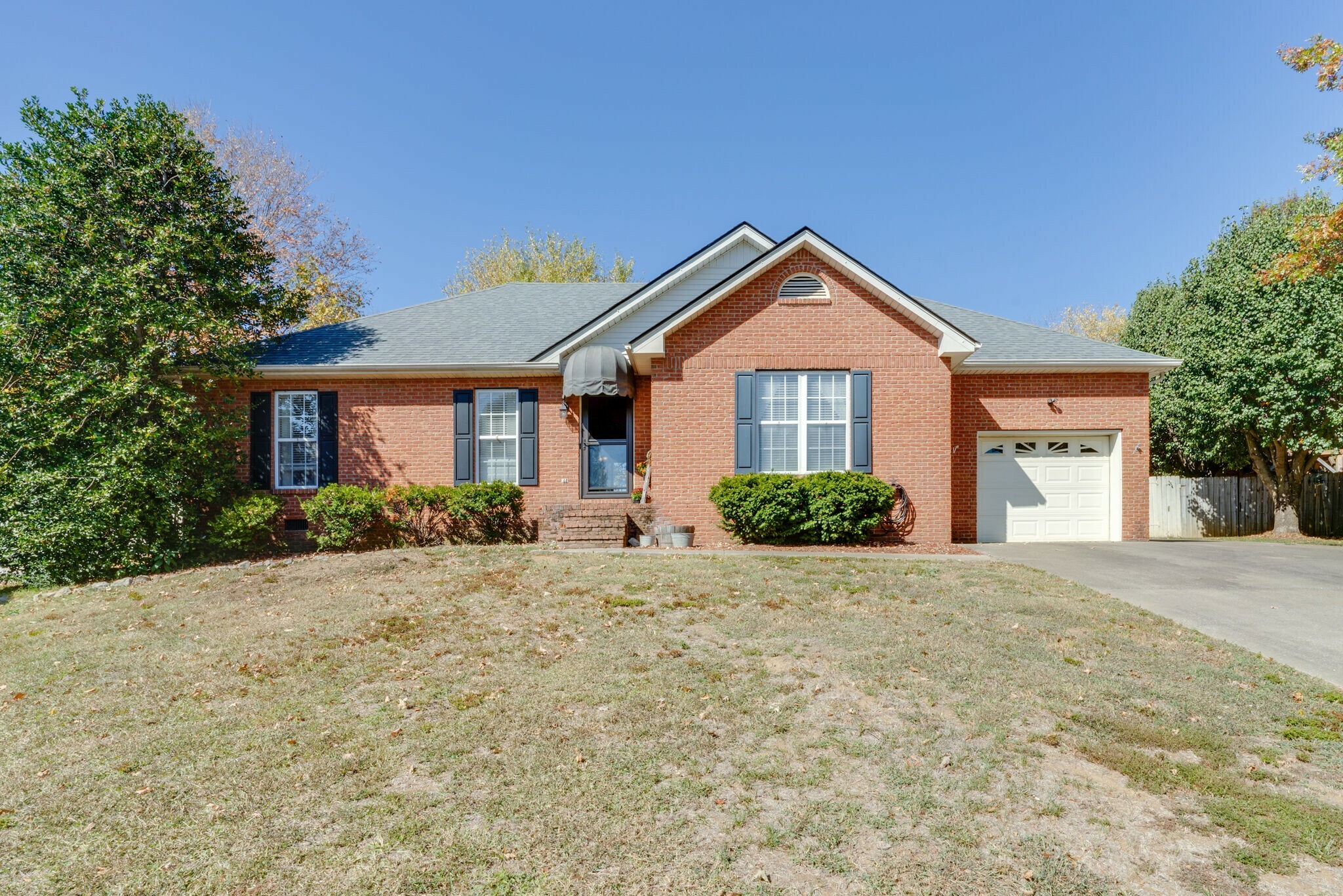 Property Photo: 884 Skye View Dr TN 37066