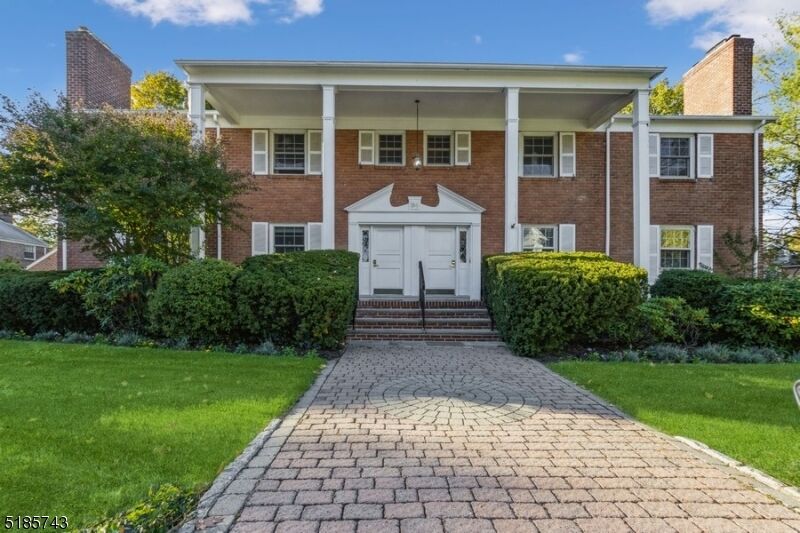 Property Photo: 34 Cowperthwaite Pl 1A NJ 07090