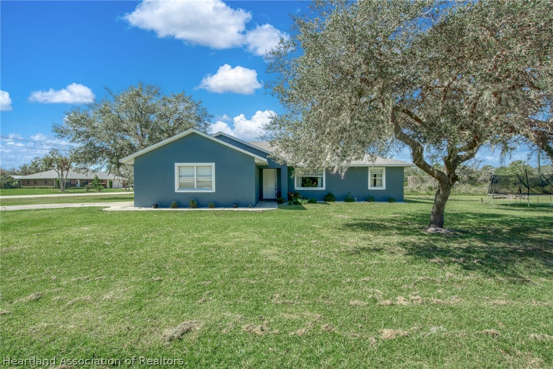 Property Photo:  2915 N Sedgewick Road  FL 33825 