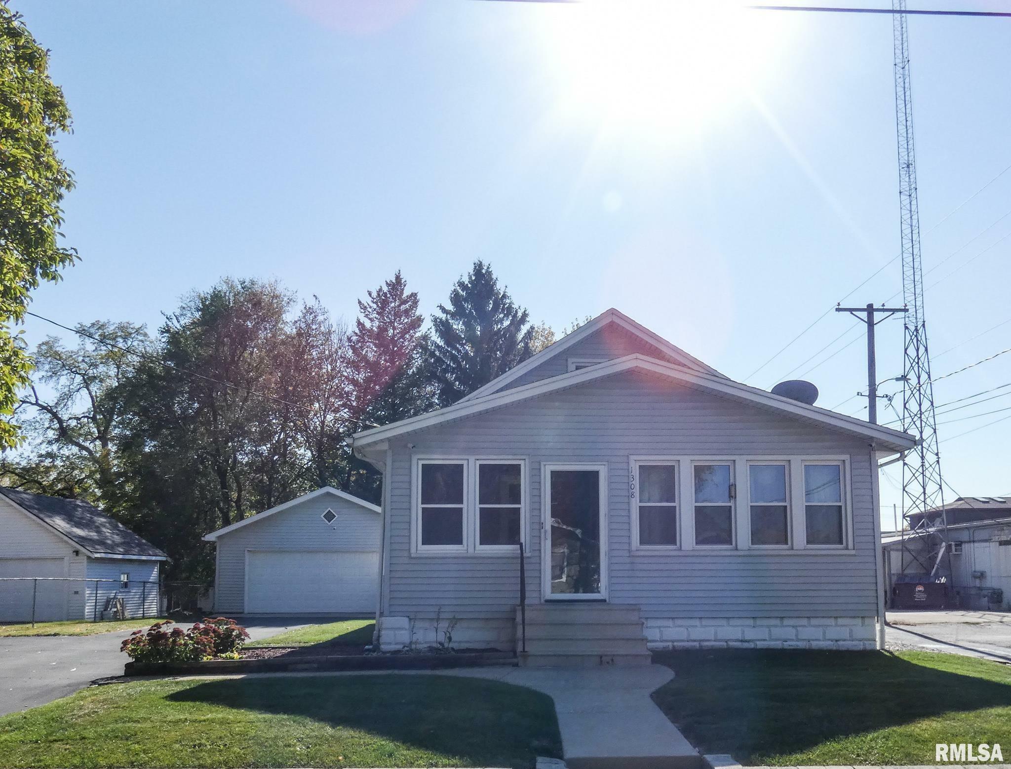 Property Photo:  1308 E Tripp Avenue  IL 61603 