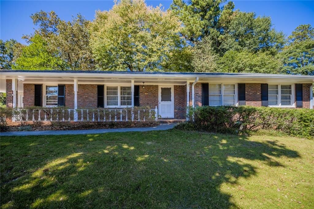Property Photo:  1050 Tuxedo Drive  GA 30075 