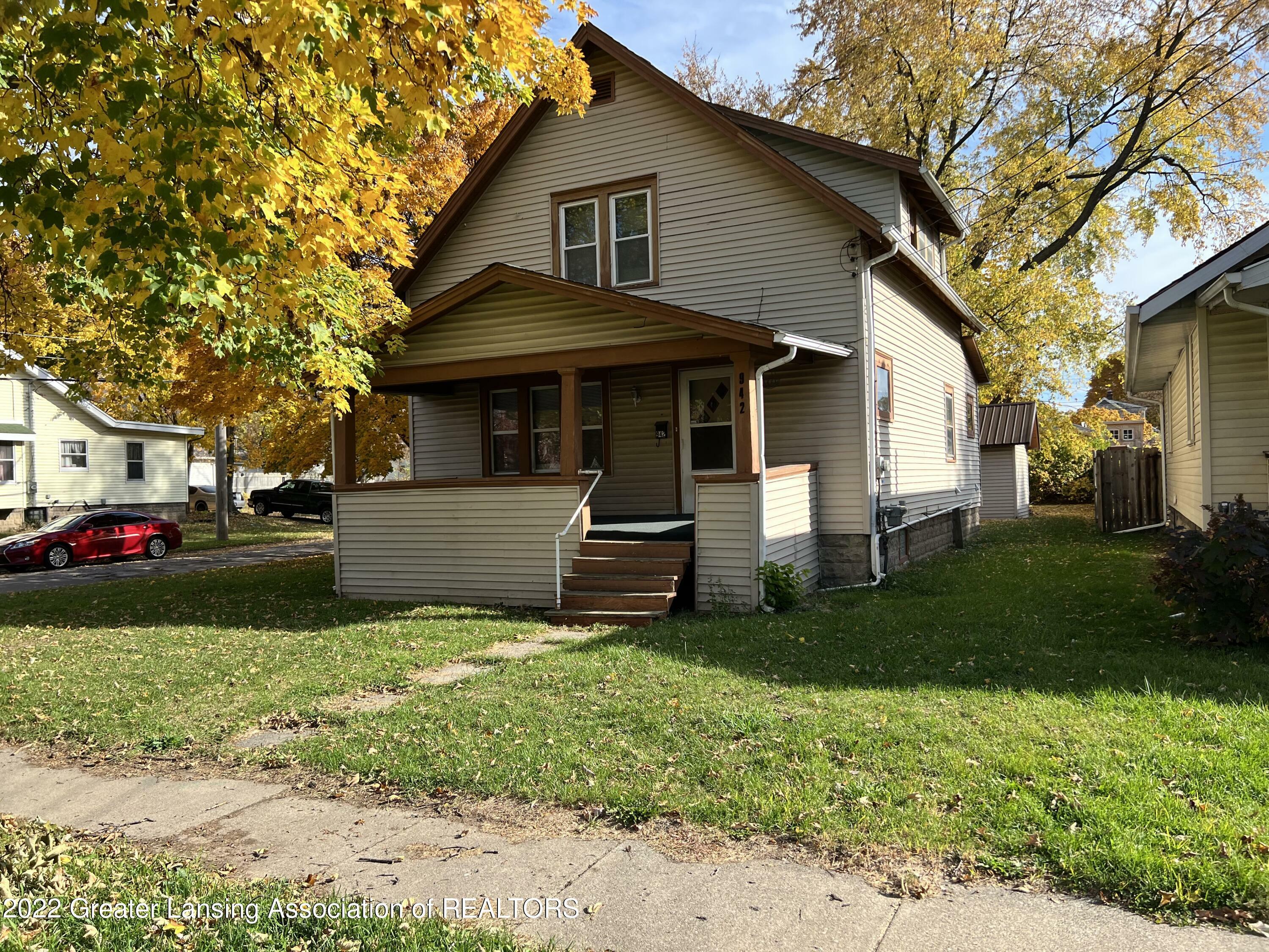 Property Photo:  942 N Jenison Avenue  MI 48915 