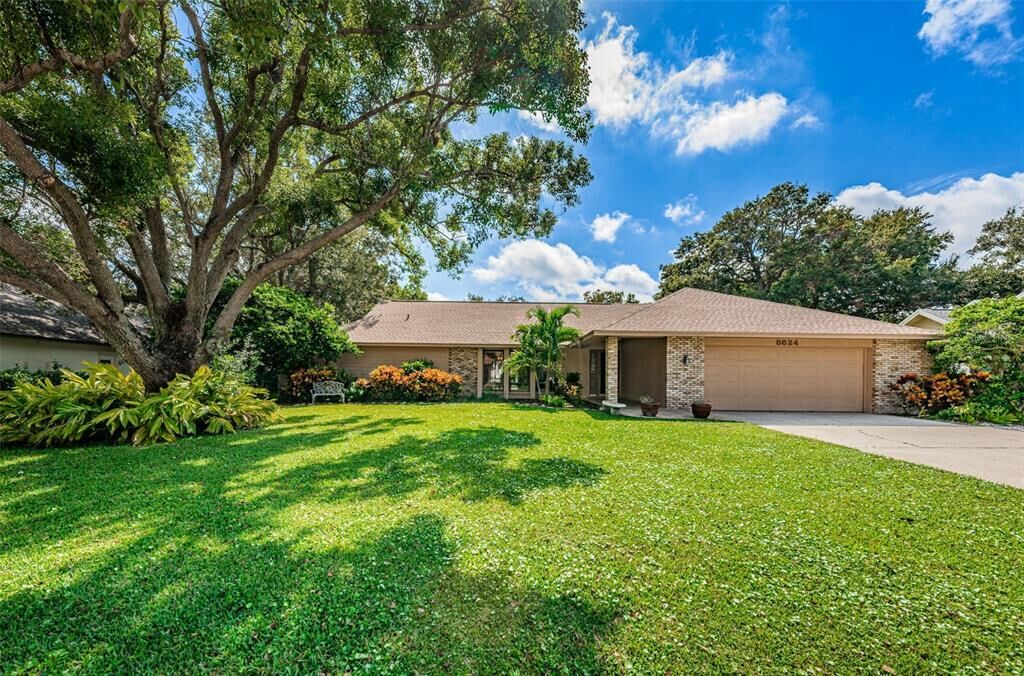 Property Photo:  8624 Longwood Drive  FL 33777 