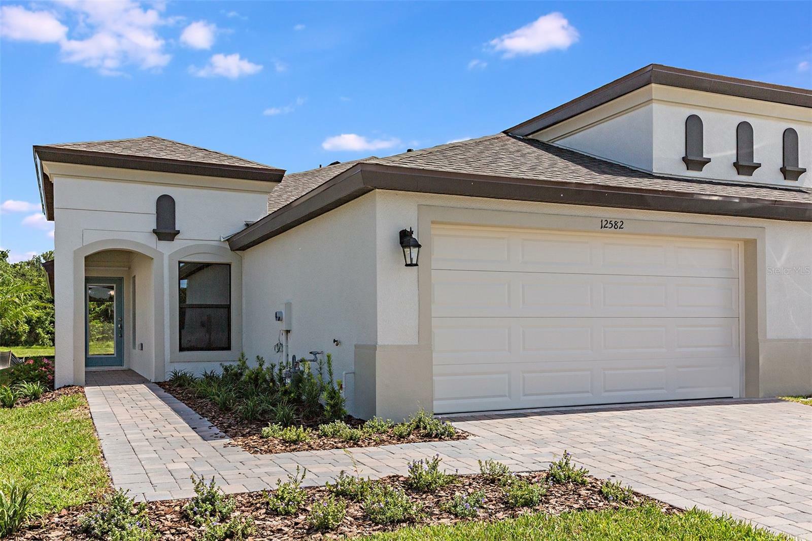 Property Photo: 12518 Oak Hill Way FL 34219