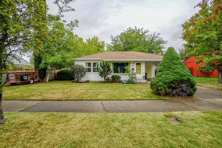 921 Winchester Avenue  Medford OR 97501 photo