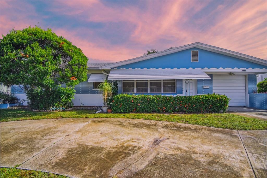 Property Photo: 2751 66th Way N FL 33710