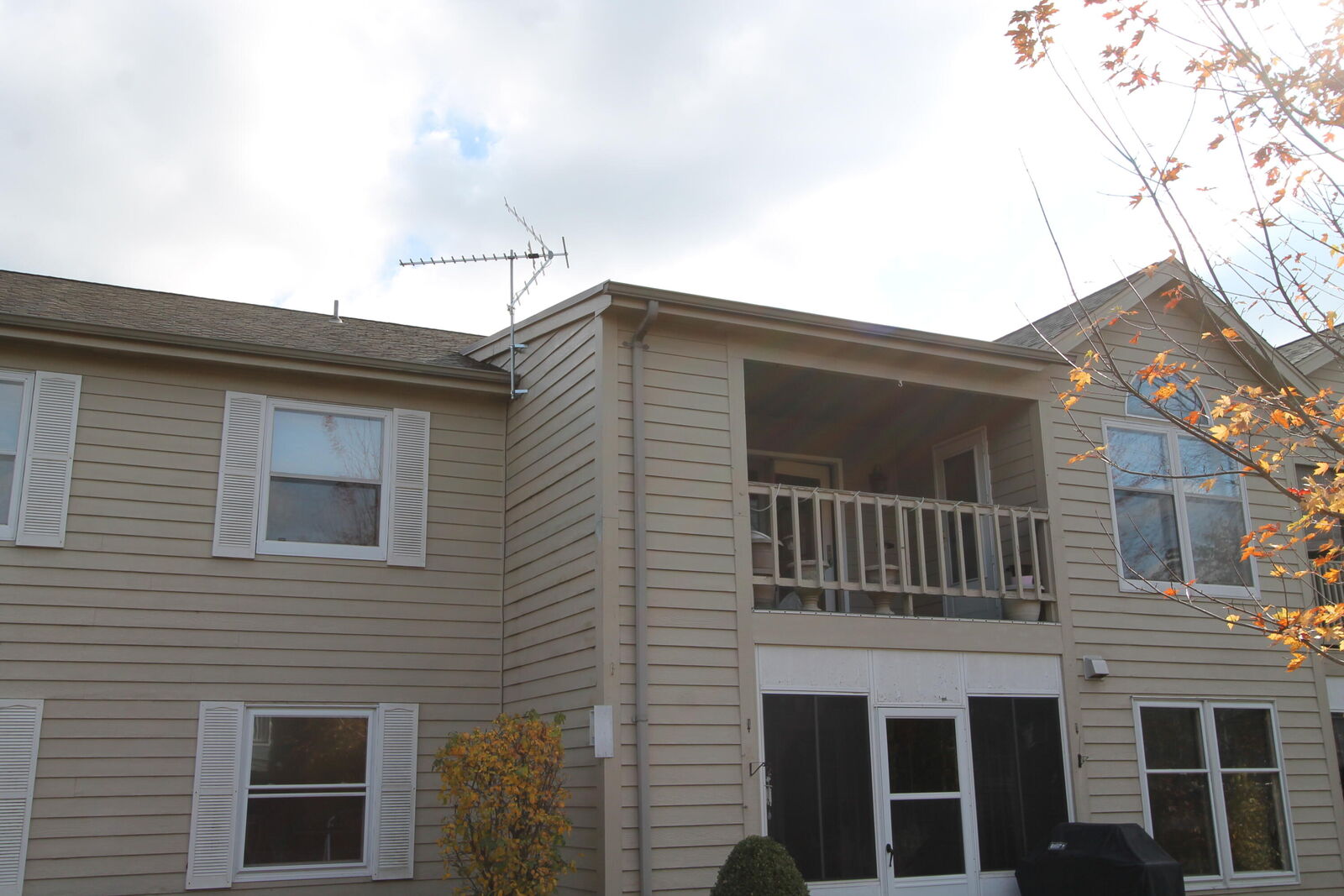 Property Photo: 937 Crestwood Dr WI 53105