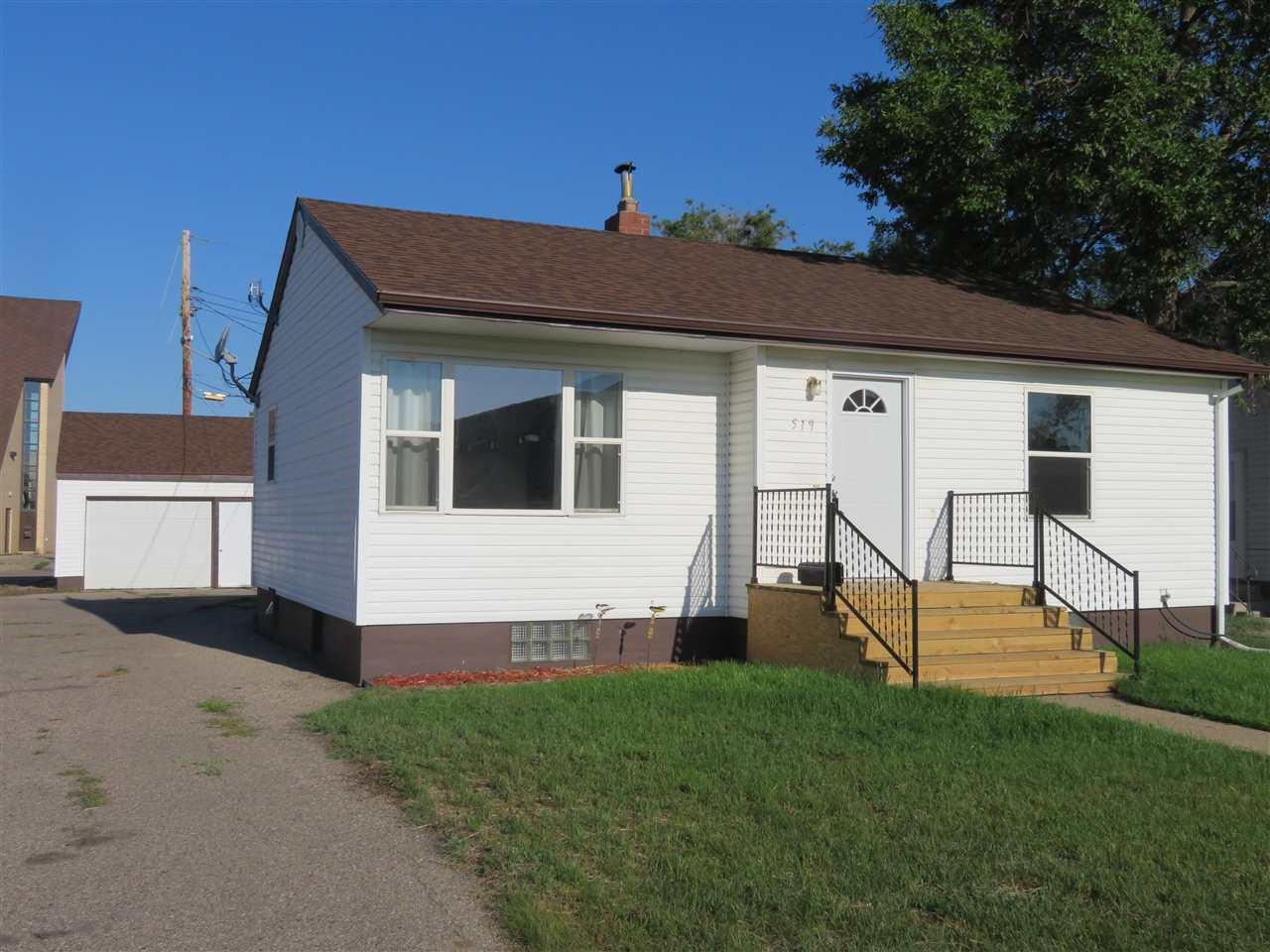 Property Photo:  519 NW 16th St NW  ND 58703 