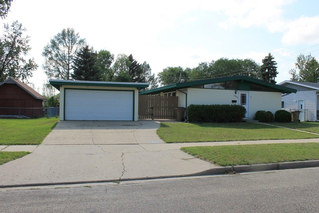 Property Photo:  1937 Anderson Drive  ND 58703 