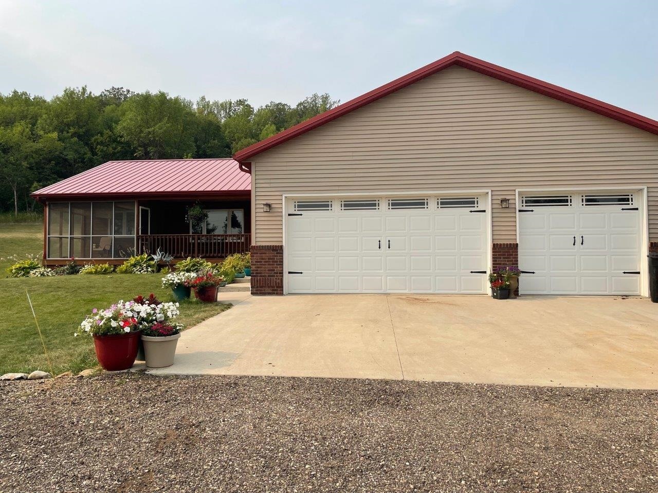 Property Photo: 6800 County Rd 19 S ND 58701