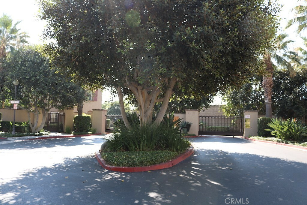 Property Photo:  255 E Santa Fe Court  CA 92870 