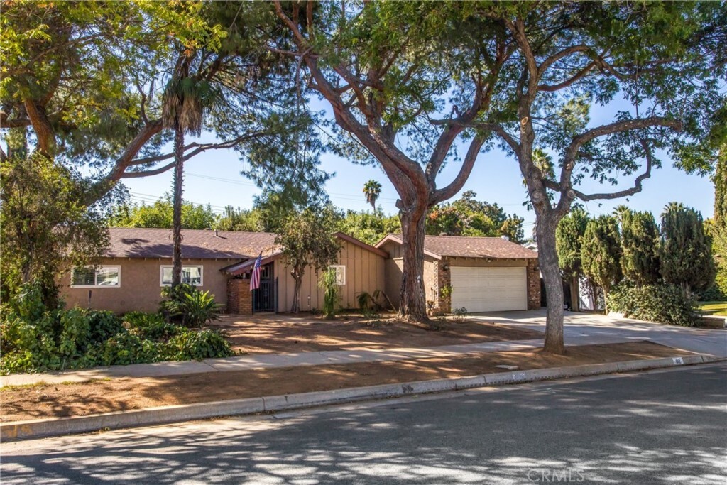 Property Photo: 812 Lytle Street CA 92374