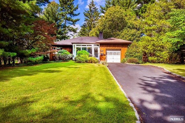 395 Ivy Avenue  Haworth NJ 07641 photo