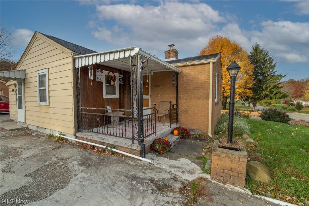 Property Photo:  7284 Stewart Sharon Road  OH 44425 