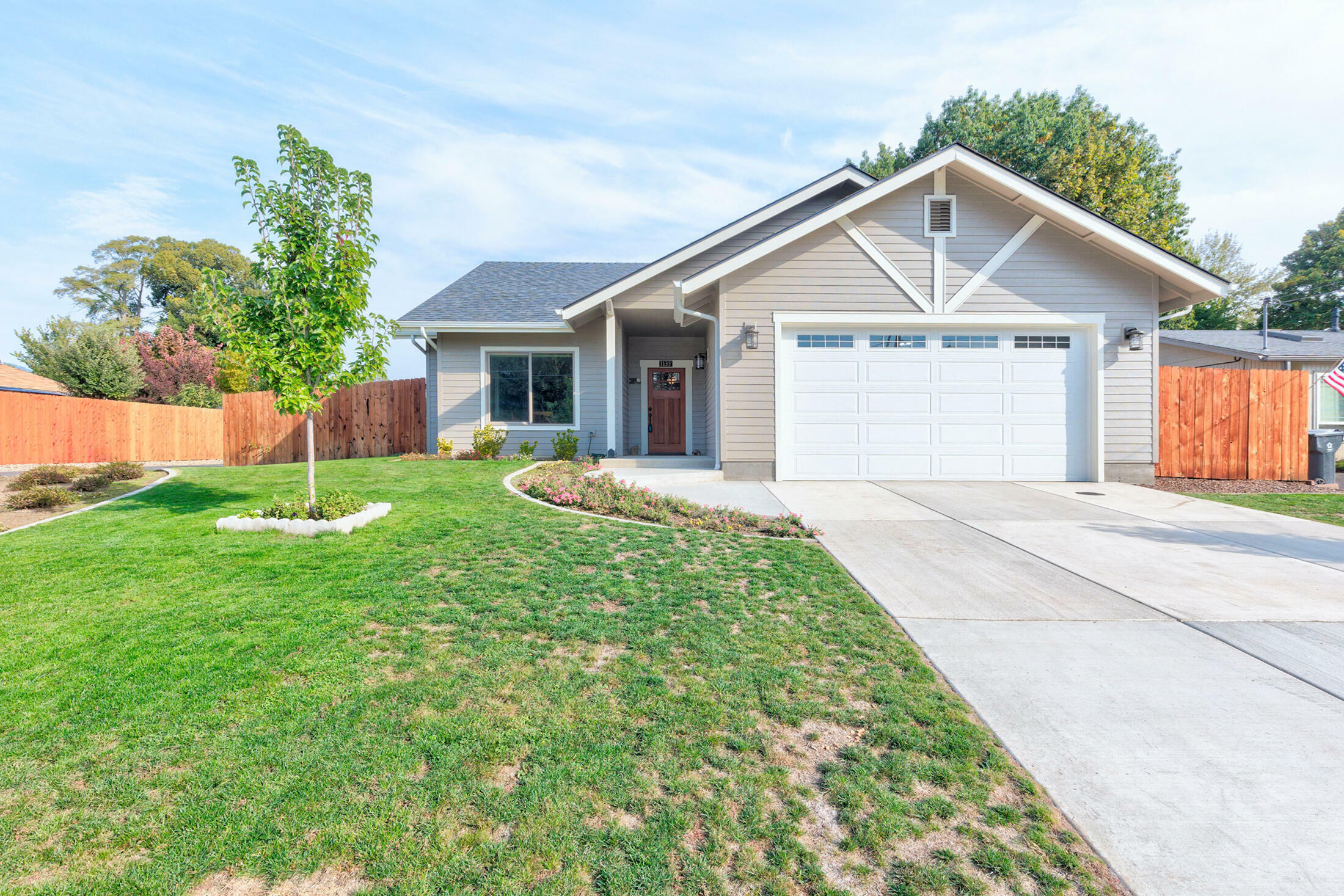 Property Photo:  1135 SW Erica Drive  OR 97526 