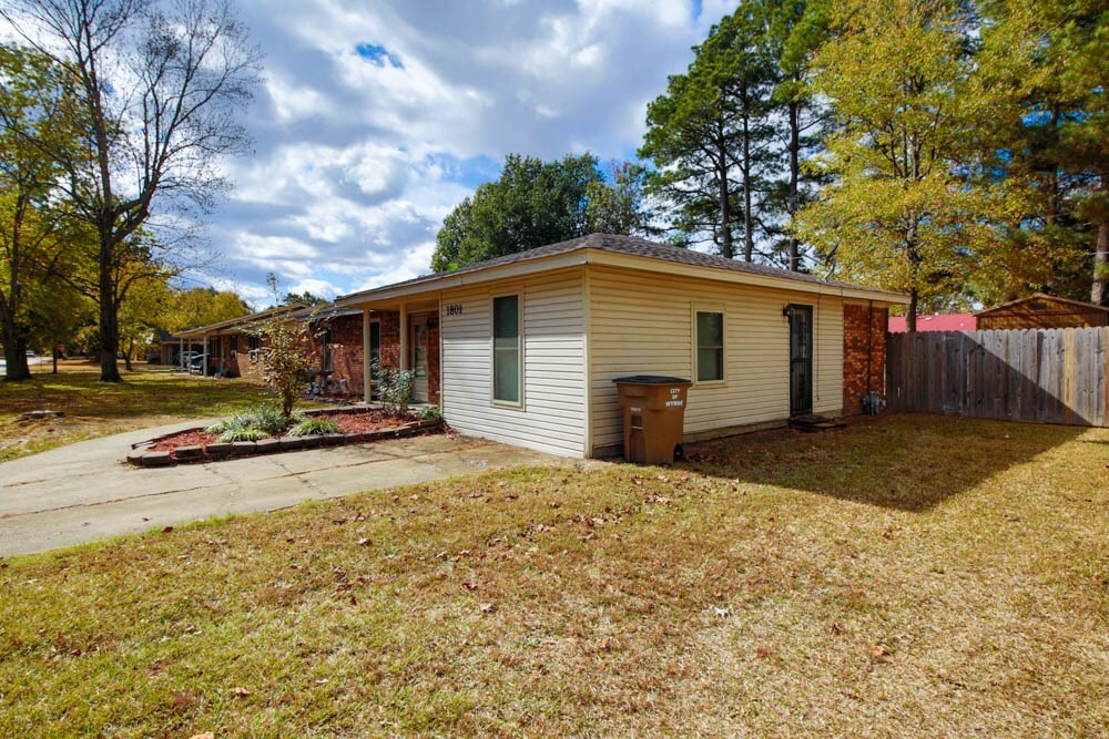 Property Photo:  1801 Ouida Street S  AR 72396 