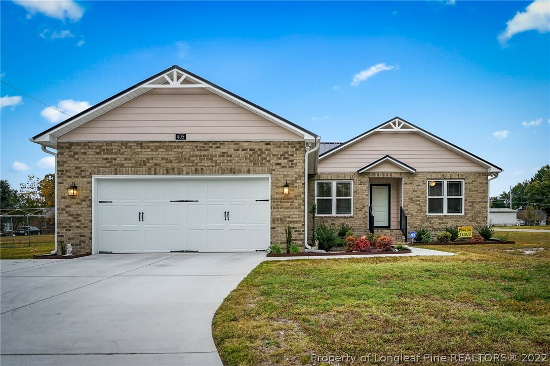 Property Photo: 405 E Ross Street NC 28384