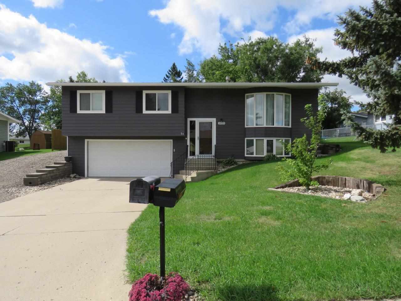 Property Photo: 1925 10th St. NW ND 58703