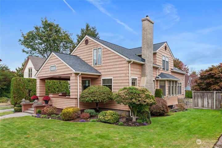 Property Photo:  610 G Street  WA 98531 