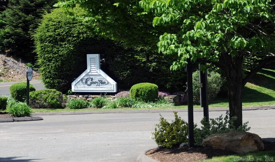 Property Photo:  32 Country Place 32  CT 06484 