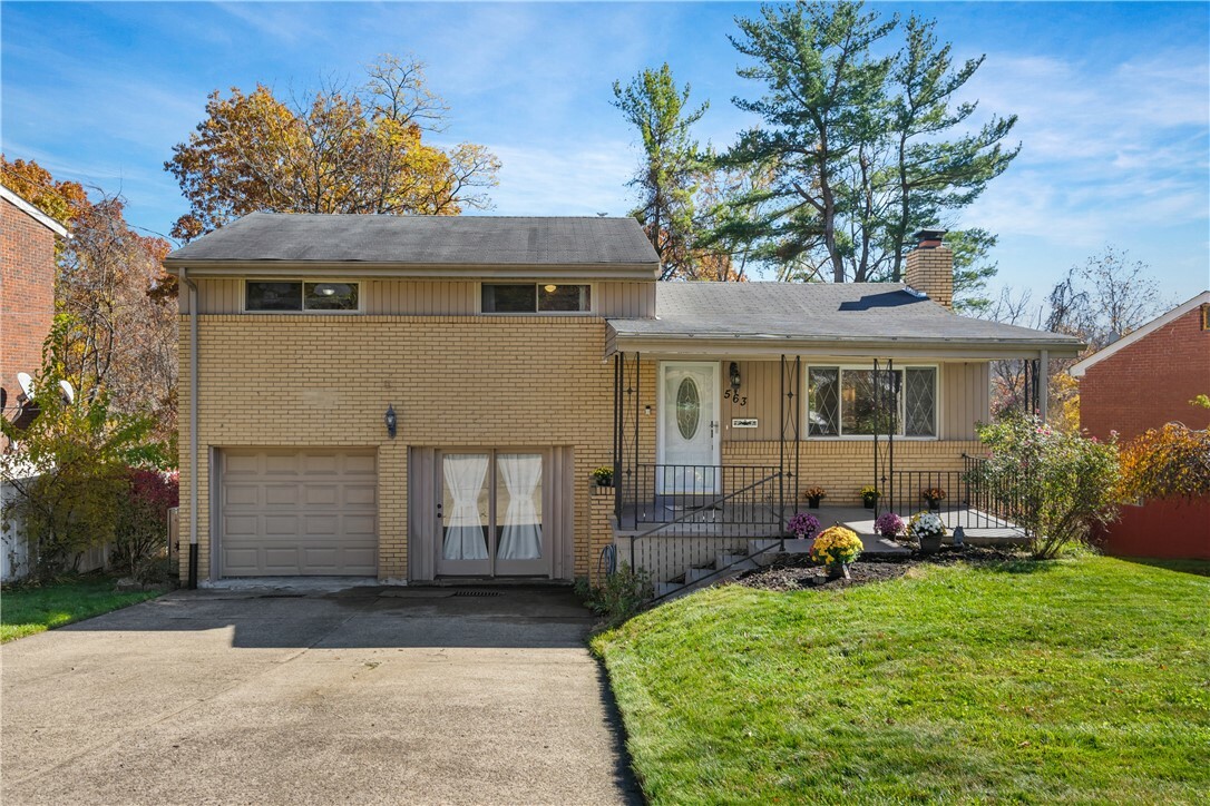 Property Photo: 563 Sunnyfield Dr PA 15146