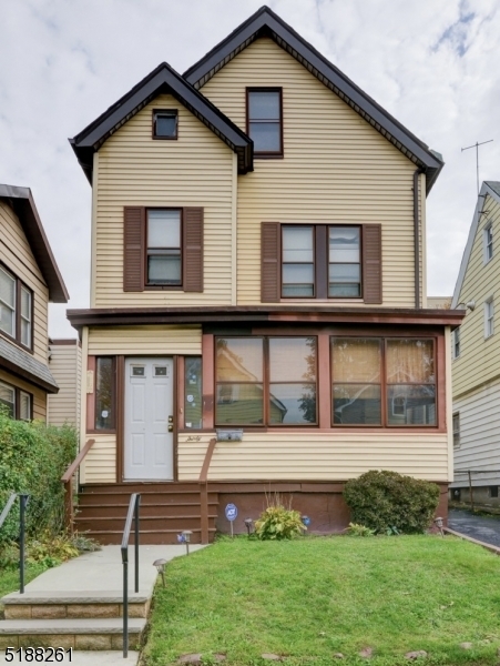 Property Photo:  30 N Burnett St  NJ 07017 